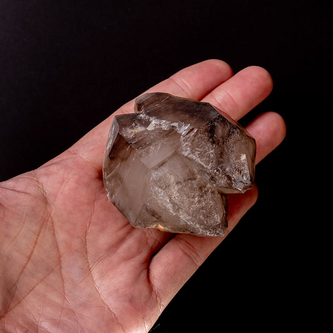 【一点物】スリランカ産エレスチャルスモーキークォーツ 【166.5g】稀少石 6 - このくらいのサイズ感になります。