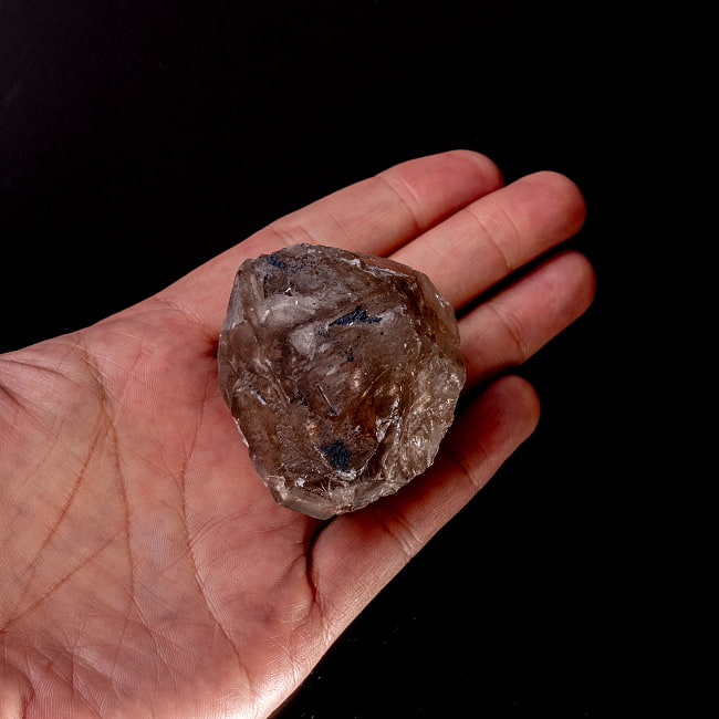 【一点物】スリランカ産エレスチャルスモーキークォーツ 【130.5g】稀少石 7 - このくらいのサイズ感になります。
