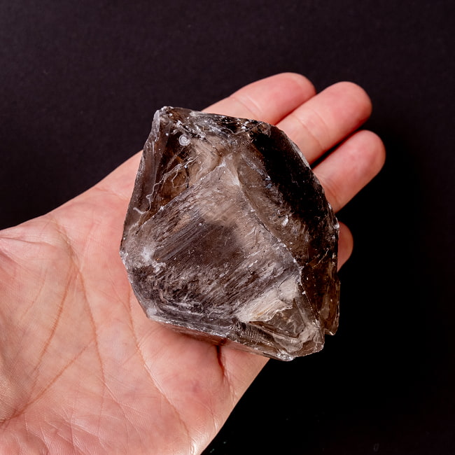 【一点物】スリランカ産エレスチャルスモーキークォーツ 【256.5g】稀少石 7 - このくらいのサイズ感になります。