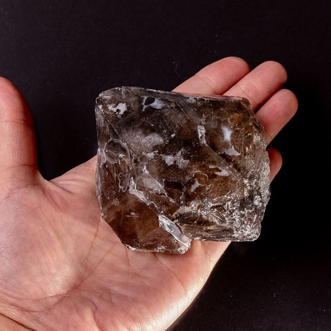 【一点物】スリランカ産エレスチャルスモーキークォーツ 【454g】稀少石 6 - このくらいのサイズ感になります。