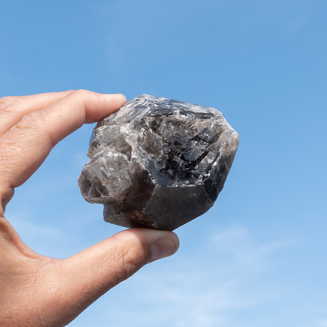 【一点物】スリランカ産エレスチャルスモーキークォーツ 【317g】稀少石 7 - 太陽光にかざすと美しさが際立ちます