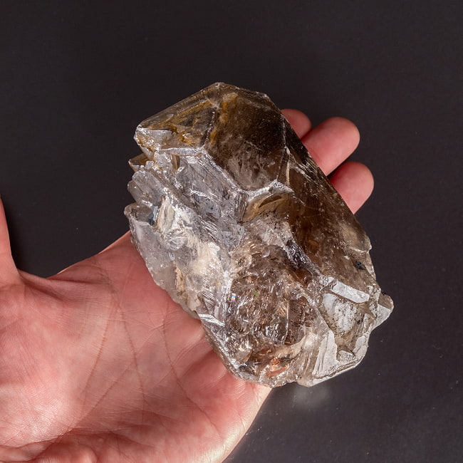 【一点物】スリランカ産エレスチャルスモーキークォーツ 【590.5g】稀少石 6 - このくらいのサイズ感になります。