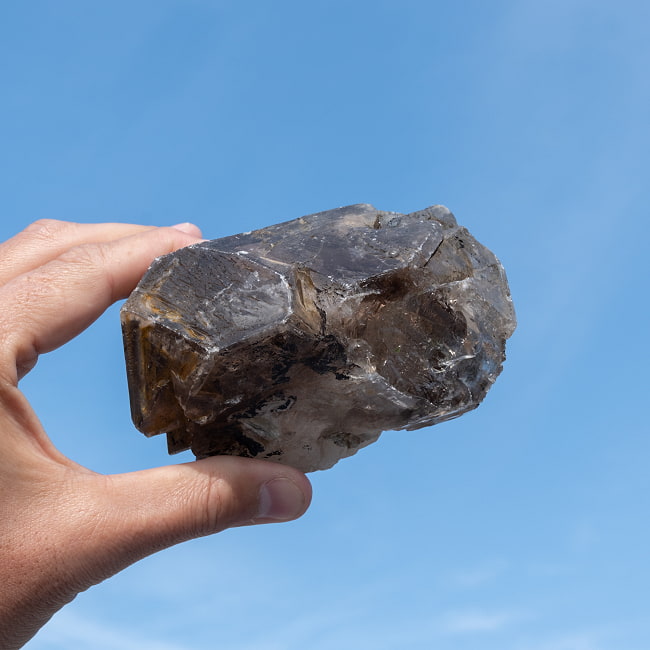 【一点物】スリランカ産エレスチャルスモーキークォーツ 【590.5g】稀少石 7 - 太陽光にかざすと美しさが際立ちます