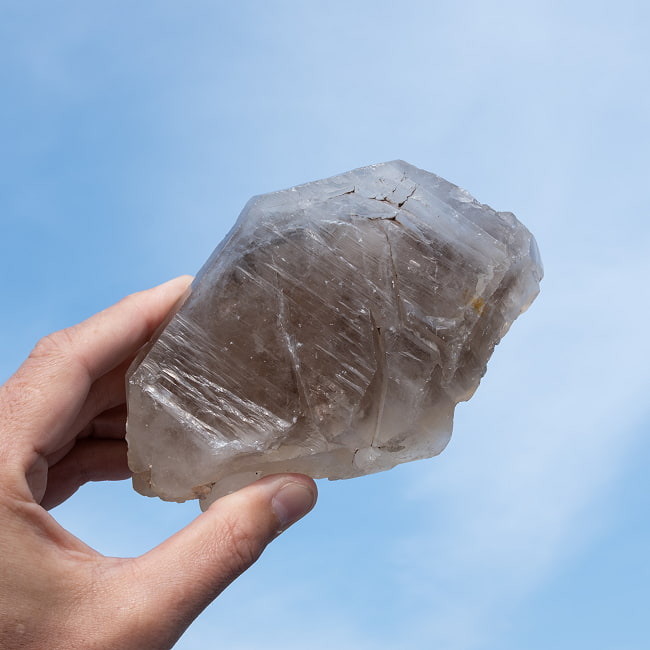 【一点物】スリランカ産エレスチャルスモーキークォーツ 【609g】稀少石 7 - 太陽光にかざすと美しさが際立ちます