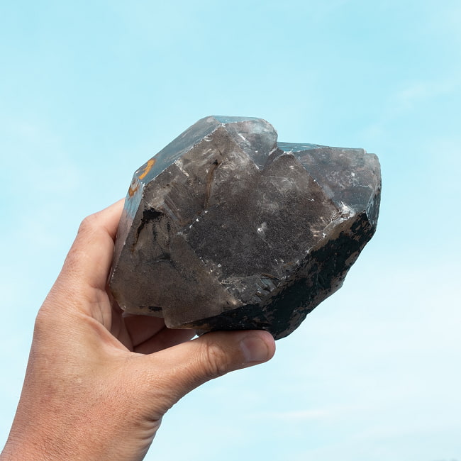 【一点物】スリランカ産エレスチャルスモーキークォーツ 【1224g】稀少石 7 - 太陽光にかざすと美しさが際立ちます