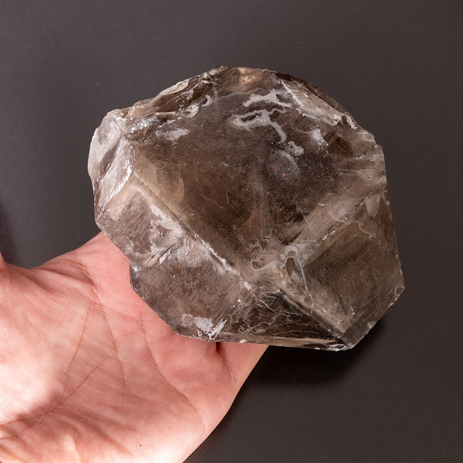 【一点物】スリランカ産エレスチャルスモーキークォーツ 【689.5g】稀少石 7 - このくらいのサイズ感になります。