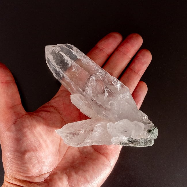 【一点物】 ヒマラヤ水晶原石 【352.5g】透明・バーコード・クローライト・グリーン 6 - このくらいのサイズ感になります。
