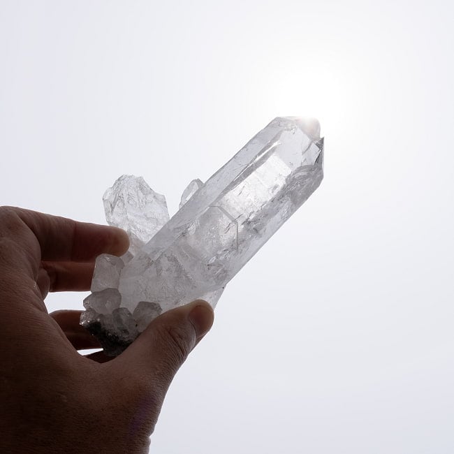 【一点物】 ヒマラヤ水晶原石 【352.5g】透明・バーコード・クローライト・グリーン 7 - 太陽光にかざすと美しさが際立ちます