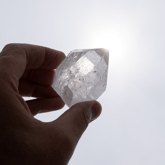 【一点物】 ヒマラヤ水晶原石 【117.5g】透明・バーコード・ポイント 7 - 太陽光にかざすと美しさが際立ちます
