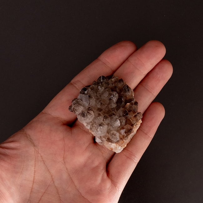 【一点物】 ヒマラヤ水晶原石 【62.5g】クラスター・スモーキークォーツ 7 - このくらいのサイズ感になります。