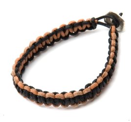 ネパールのレザーブレスレット【黒×茶】 の商品写真