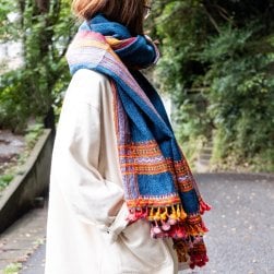 ブジョーディ村の手織りショール(NP-STOL-103)