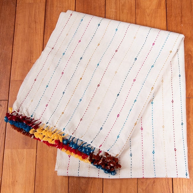 ブジョーディ村の手織りショールの写真ショール,ストール,マフラー,ブランケット,カッチ,刺繍,ブジ,ラバリ族,ひざ掛け