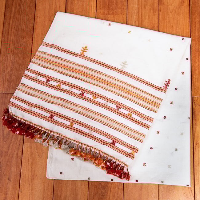 ブジョーディ村の手織りショールの写真ショール,ストール,マフラー,ブランケット,カッチ,刺繍,ブジ,ラバリ族,ひざ掛け