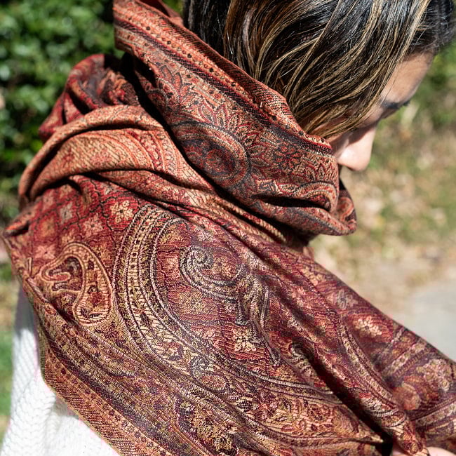 〔各色あり〕滑らかな肌触り インド伝統カシミール ペイズリーの大判ストール・ショール〔約210cm×約110cm〕 2 - ペイズリー柄がインドらしく美しいです