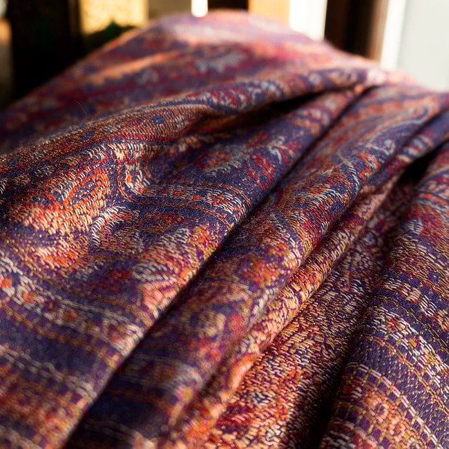 〔各色あり〕滑らかな肌触り インド伝統カシミール ペイズリーの大判ストール・ショール〔約210cm×約110cm〕 8 - 色使いもシックで落ち着いたデザインです