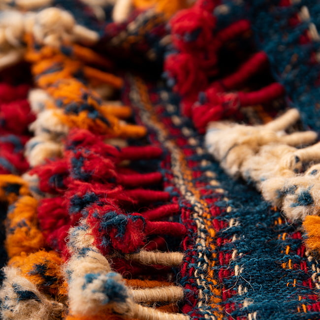 【1点もの】ブジョーディ村の手織りショール 5 - 端にはたっぷりのフリンジがほどこされています。