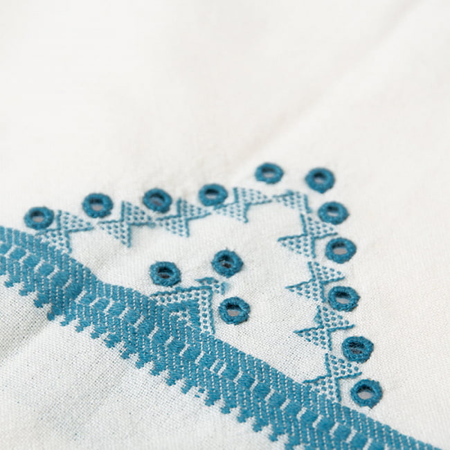 ブジョーディ村の手織りショール 2 - 細かなデザインがとてもかわいく仕上がっています。