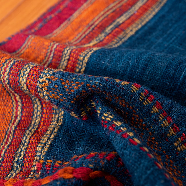 【1点もの】ブジョーディ村の手織りショール 4 - 質感がわかるようにとってみました。
