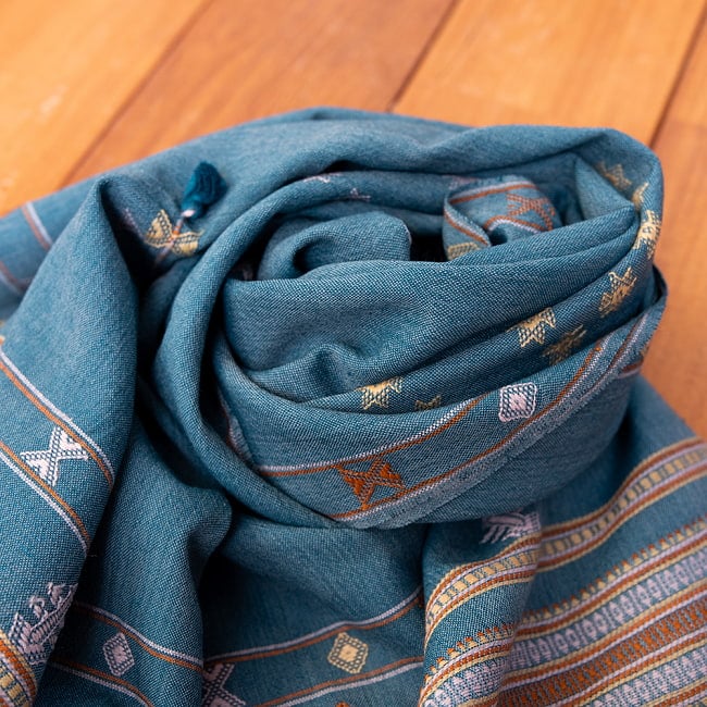 ブジョーディ村の手織りショール 7 - 独特な雰囲気がとても素敵です。
