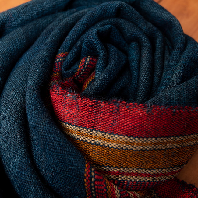 ブジョーディ村の手織りショール 7 - 独特な雰囲気がとても素敵です。