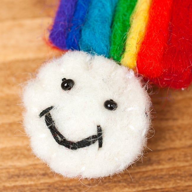 【5個セット】虹と雲のスマイルブローチ 3 - キュートな雲のスマイルと虹の組み合わせです。