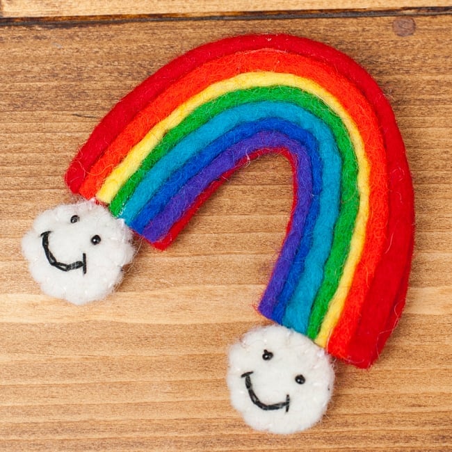 【10個セット】虹と雲のスマイルブローチ 2 - 全体写真です。