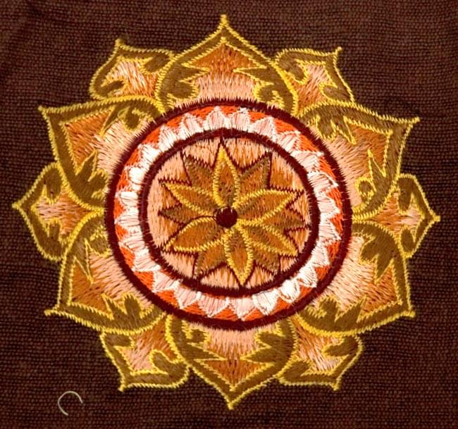 メッセンジャーバッグ−宇宙−茶 6 - 刺繍3番のアップ。刺繍をお選びいただけます。
