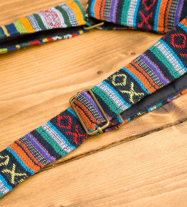 【収納たっぷり！】エスノ刺繍のショルダーバッグ - オレンジxブルー系 11 - 紐も調整できます、紐の頂点から紐の付け根までは60cmです。（写真の商品は同じサイズの色違いです。）