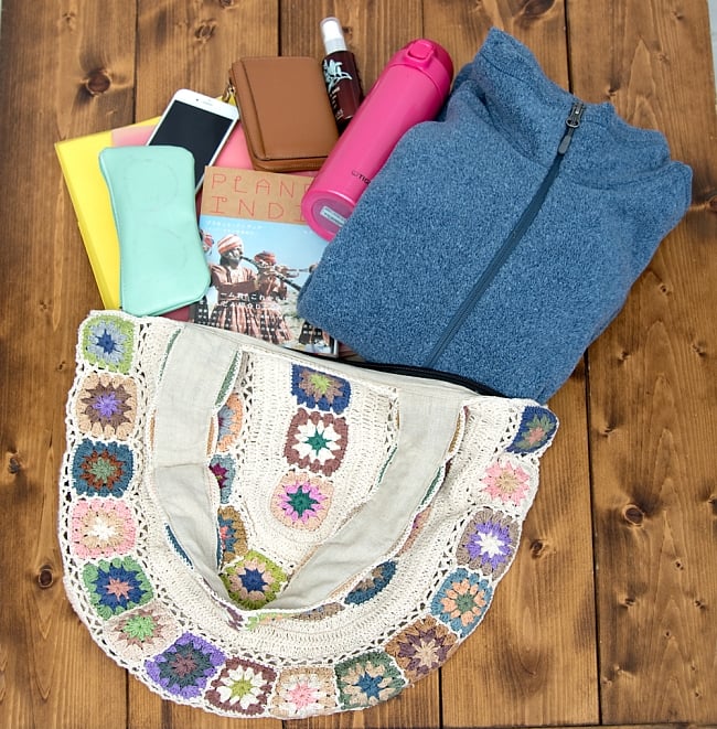 お花刺繍のショルダーバッグ【丸型】グリーン 11 - 羽織ものや水筒A4サイズの書類もすっぽり♪※こちらは色違い商品です