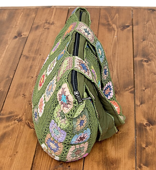 お花刺繍のショルダーバッグ【丸型】グリーン 4 - サイドはこの様になっています