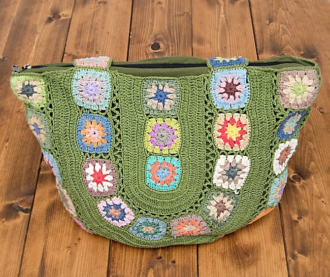 お花刺繍のショルダーバッグ【丸型】グリーン 5 - 裏も可愛い刺繍がいっぱいです＾＾