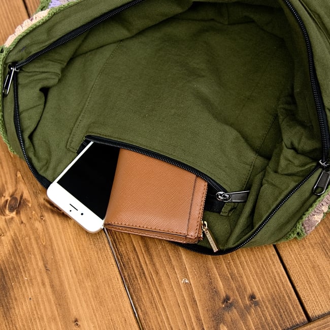 お花刺繍のショルダーバッグ【丸型】グリーン 9 - 携帯やキーケースがすっぽり入る大きめの内ポケット付き！