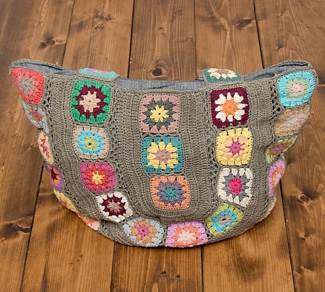 お花刺繍のショルダーバッグ【丸型】グレー 2 - お花柄がとても可愛いです!