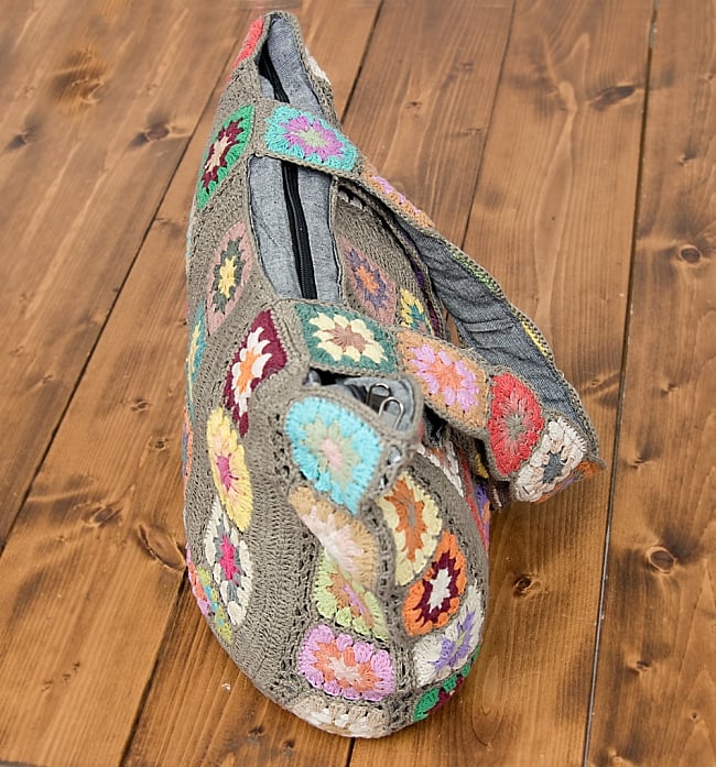 お花刺繍のショルダーバッグ【丸型】グレー 4 - サイドはこの様になっています