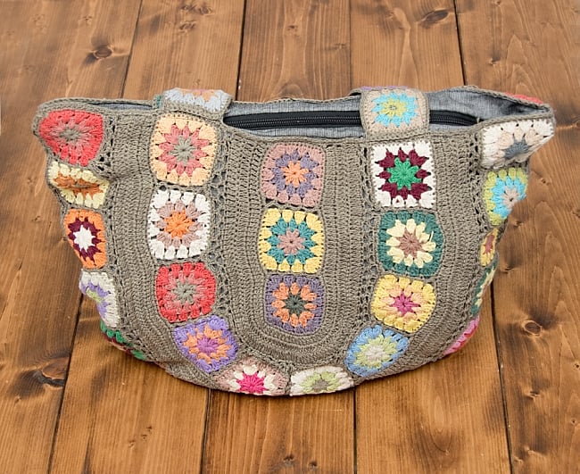 お花刺繍のショルダーバッグ【丸型】グレー 5 - 裏も可愛い刺繍がいっぱいです^^