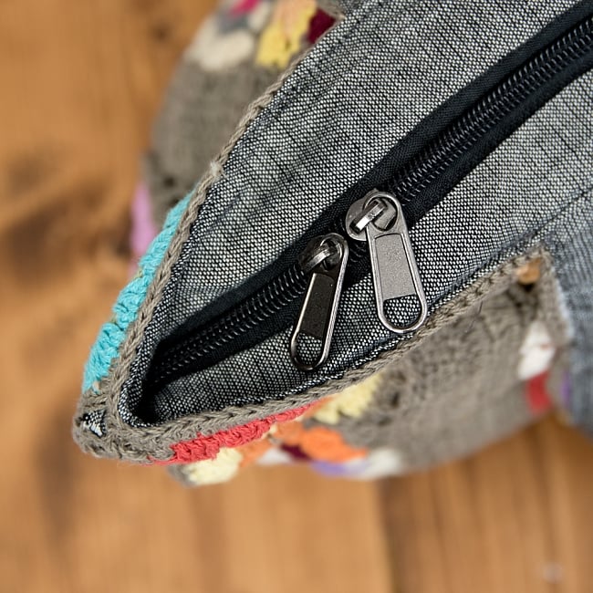 お花刺繍のショルダーバッグ【丸型】グレー 7 - ダブルジップで安心!便利!なのが嬉しいですね^^