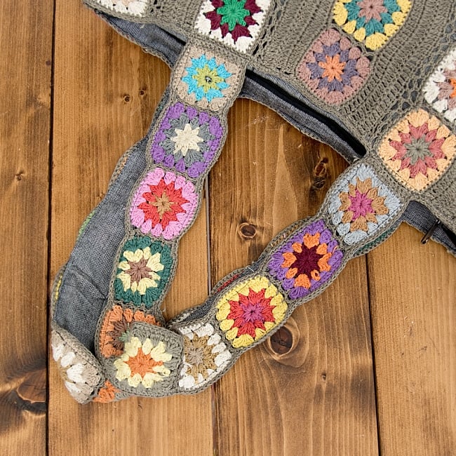 お花刺繍のショルダーバッグ【丸型】グレー 8 - 持ち手も素敵です!