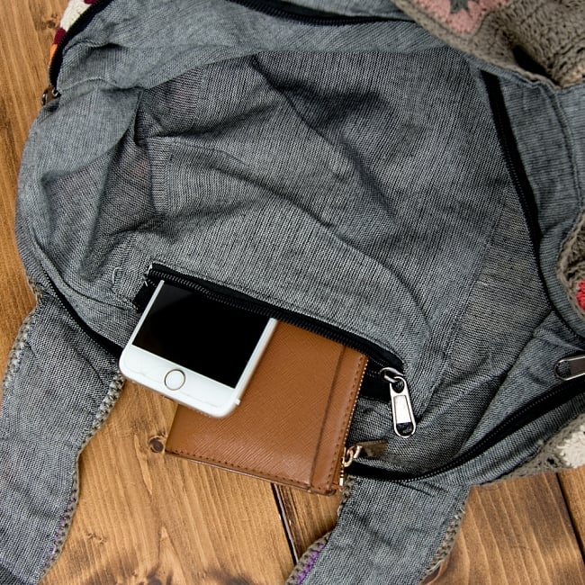 お花刺繍のショルダーバッグ【丸型】グレー 9 - 携帯やキーケースがすっぽり入る大きめの内ポケット付き！