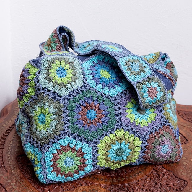 お花刺繍のショルダーバッグ【山型・小】ライトパープル 2 - お花柄がとても可愛いです！