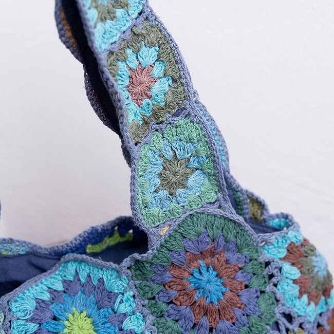 お花刺繍のショルダーバッグ【山型・小】ライトパープル 7 - 持ち手をアップにしてみました。