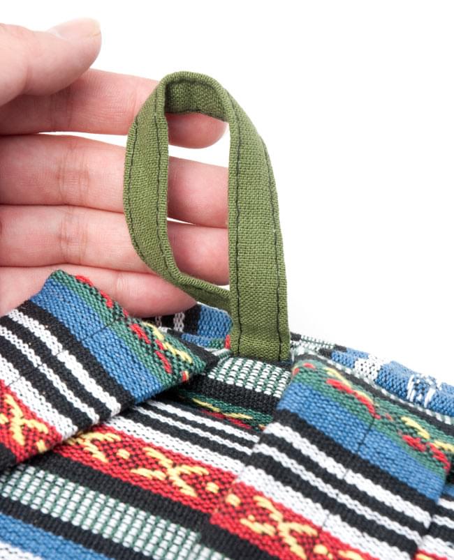 ネパールゲリのバックパック - 青×緑系 6 - バッグ上部には、もちろん引っ掛けておくための輪っかが付いております。