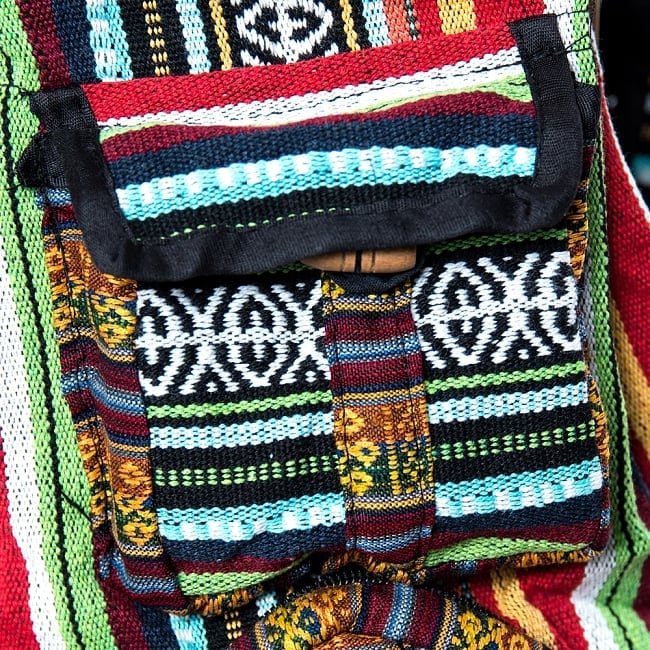 折りたためるから便利!おにぎりバックパックの商品写真 3枚目 小さなポケットも可愛いです。タバコや鍵、リップクリームなど、小さな物をいれるのにピッタリですね。