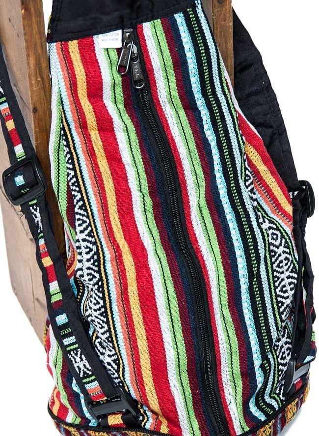 折りたためるから便利!おにぎりバックパックの商品写真 4枚目 背中部分は大きなジップになってますので、ものはここから出し入れします。