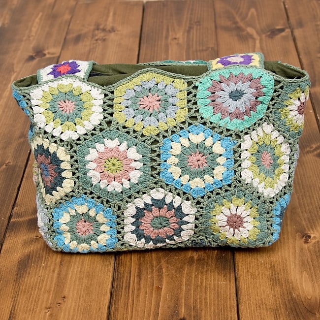 【全2色】お花刺繍のショルダーバッグ【山型・小】グリーン 2 - お花柄がとても可愛いです!