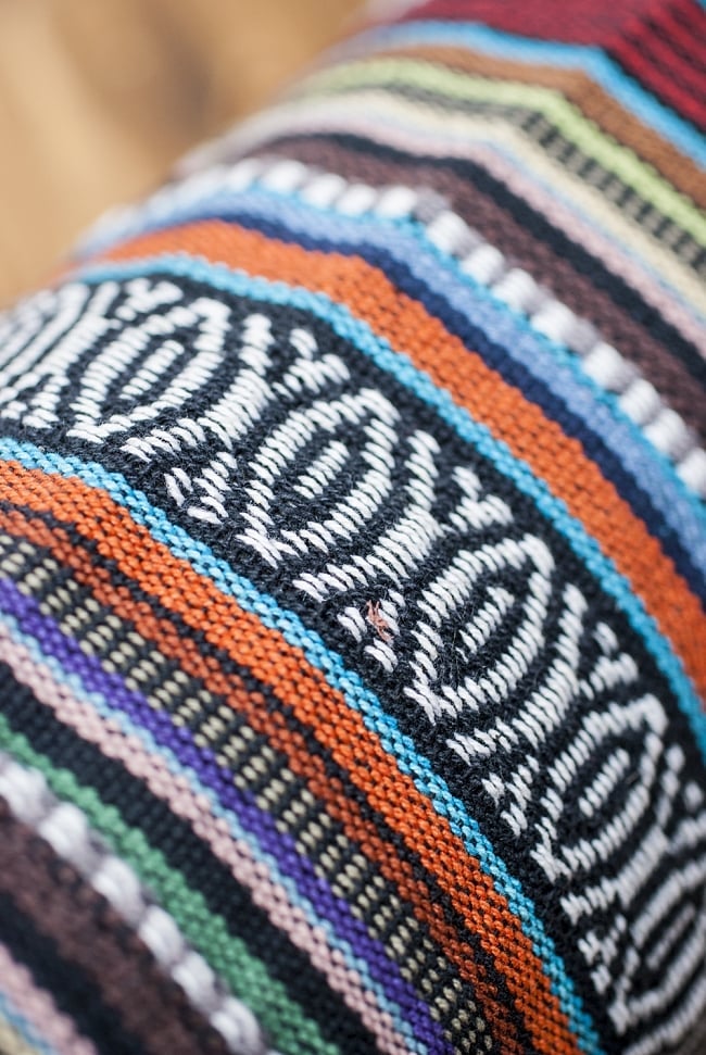 ネパール織り布のヨガマットバッグ 6 - ネパール特有の丈夫でカラフルな生地が用いられています。