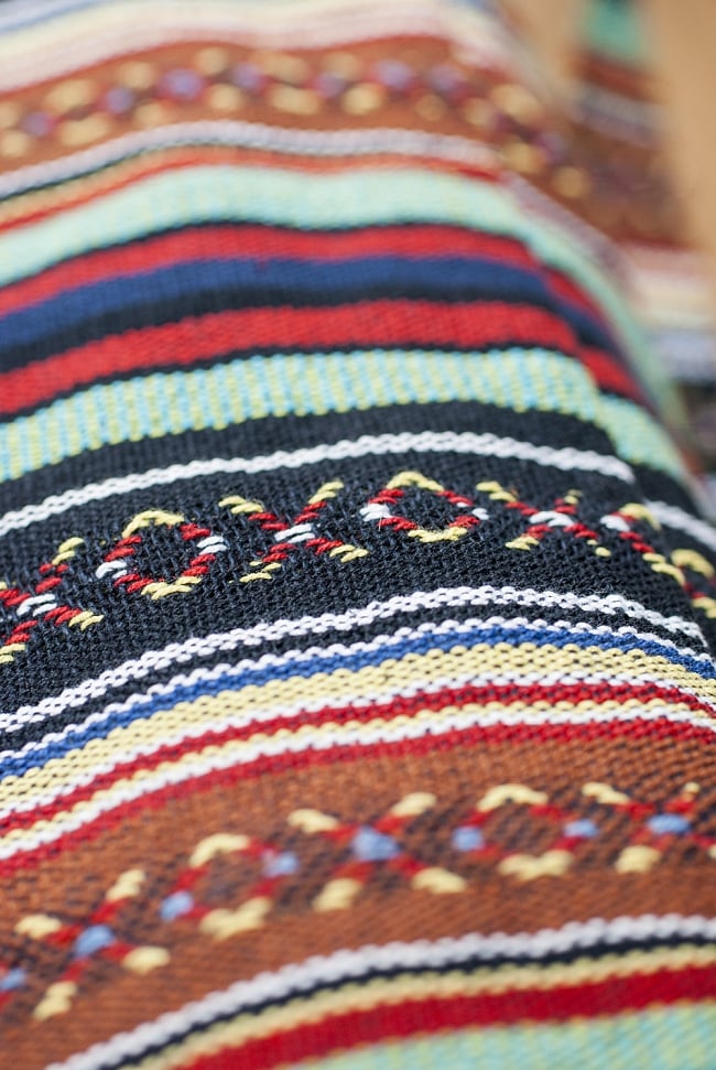 [ワイドサイズ]ネパール織り布のヨガマットバッグ 6 - ネパール特有の丈夫でカラフルな生地が用いられています。