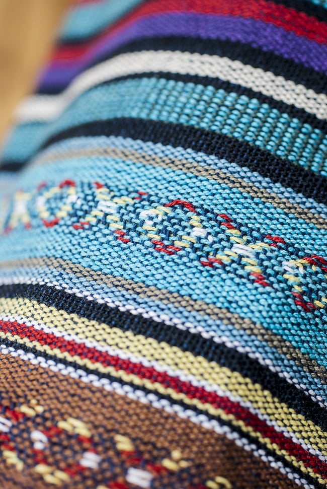 ネパール織り布のヨガマットバッグ 6 - ネパール特有の丈夫でカラフルな生地が用いられています。
