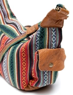 エスノ刺繍のバナナ型レザーショルダーバッグ - 緑系 - サブ2