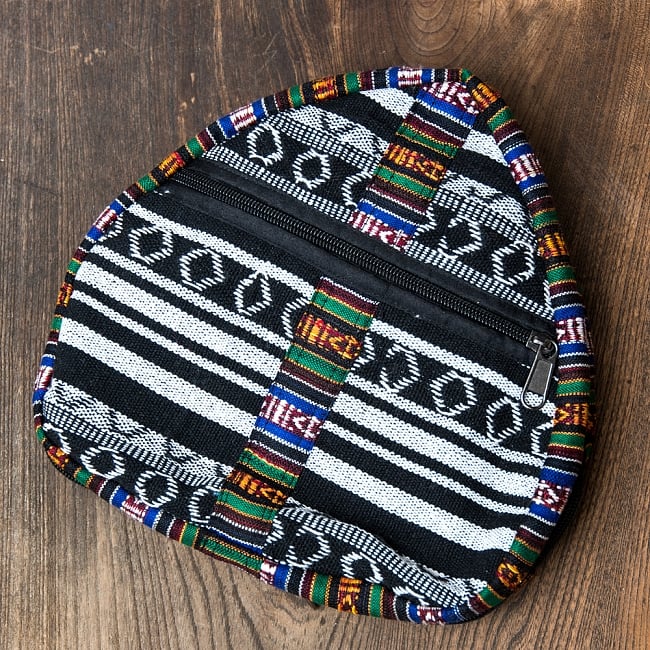 折りたためるから便利!おにぎりバックパックの商品写真 5枚目 折りたたむと可愛いおにぎりみたい!